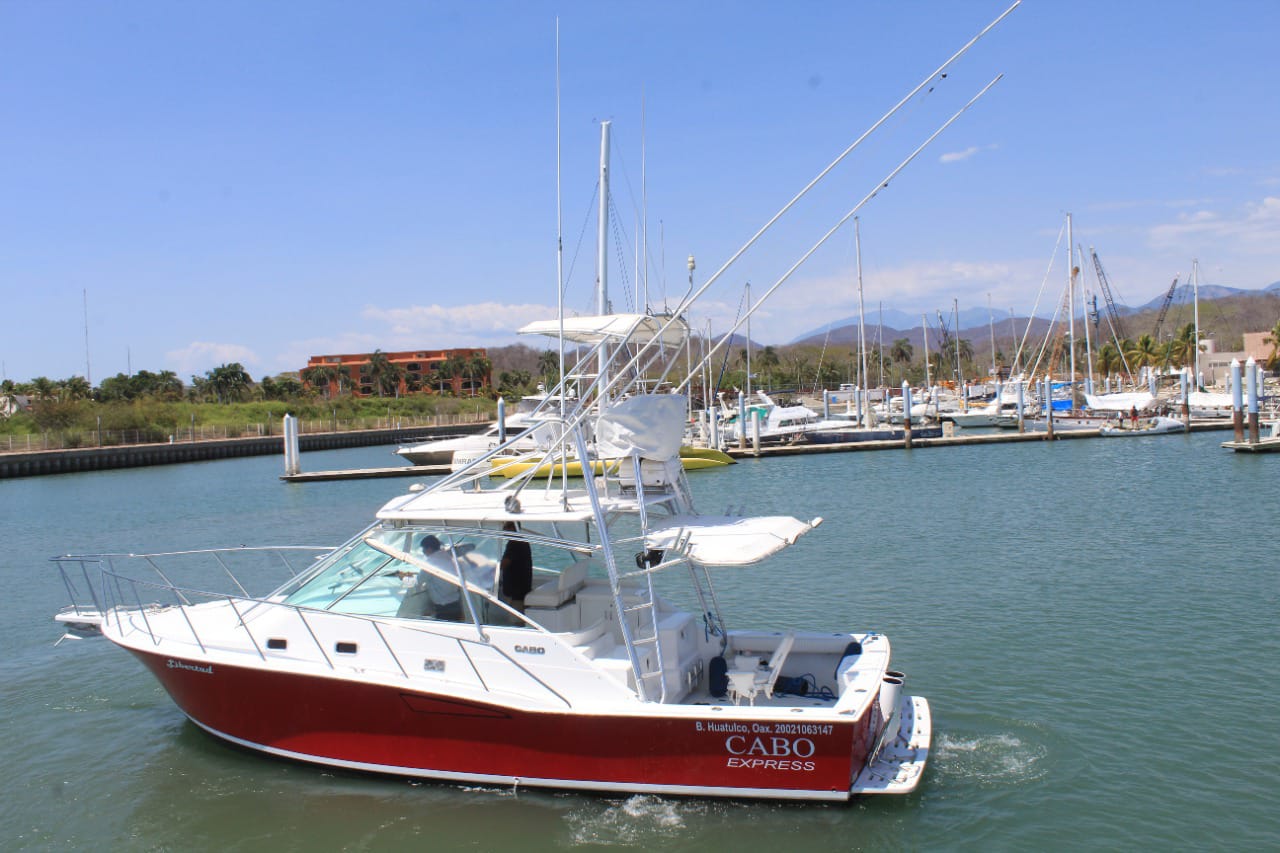 Yate de pesca deportiva en Huatulco
